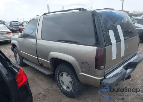 1999 Chevrolet Tahoe z USA, uszkodzony, nr VIN 3GNEK18R2XG167613